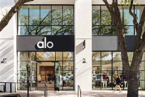 alo yoga stores